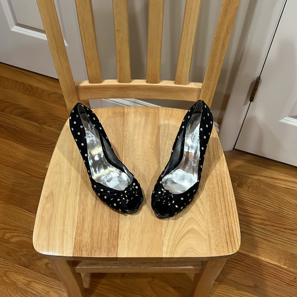GUESS by Marciano, women’s, 8M, peep toe, 3” heels. Gently used/priced right. - Picture 3 of 3
